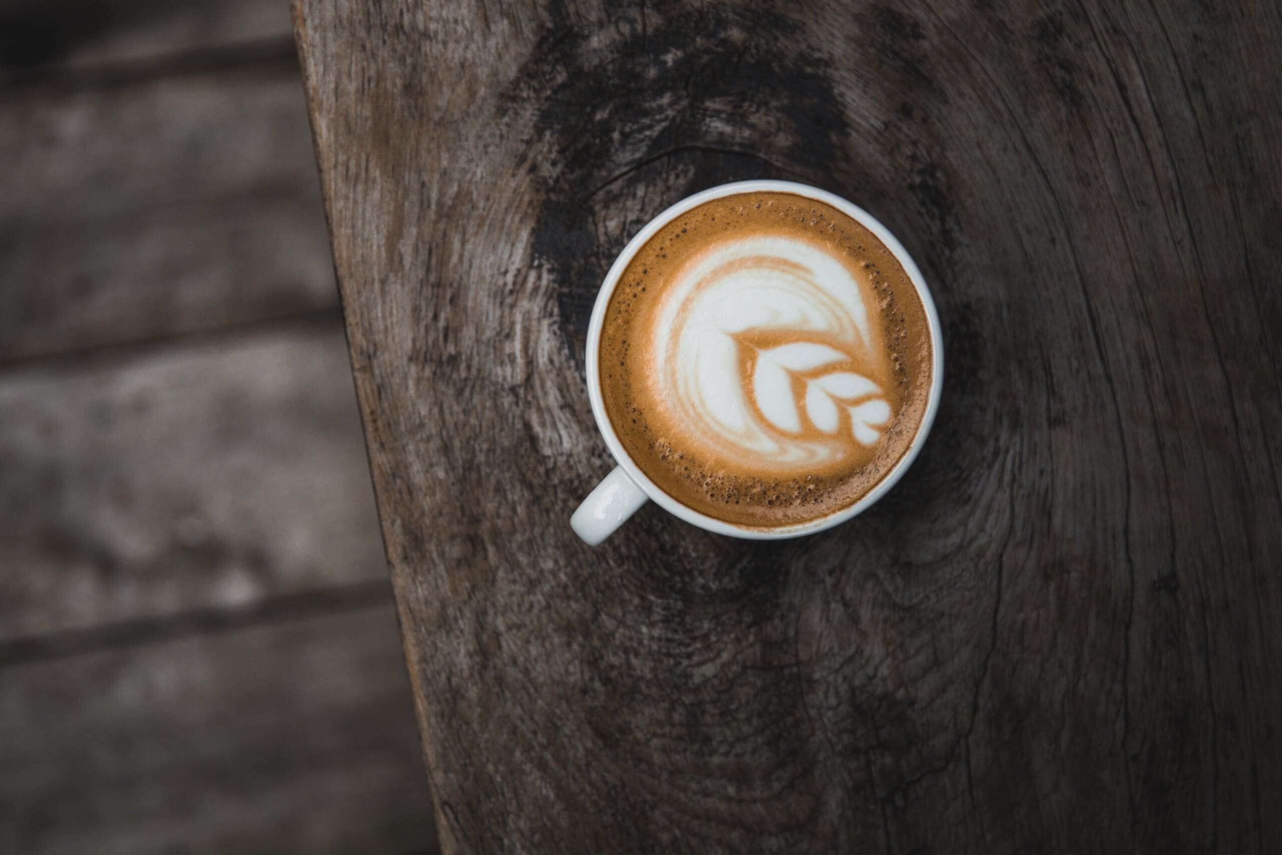 7 πρακτικοί τρόποι για να μειώσετε το αποτύπωμα άνθρακα του καφέ σας